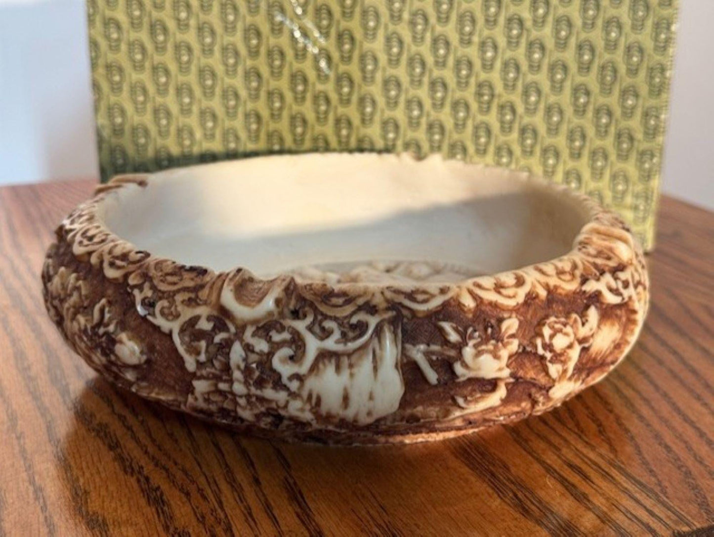 Ashtray- Vintage Oriental Resin Ashtray featuring Mandarin Figurines