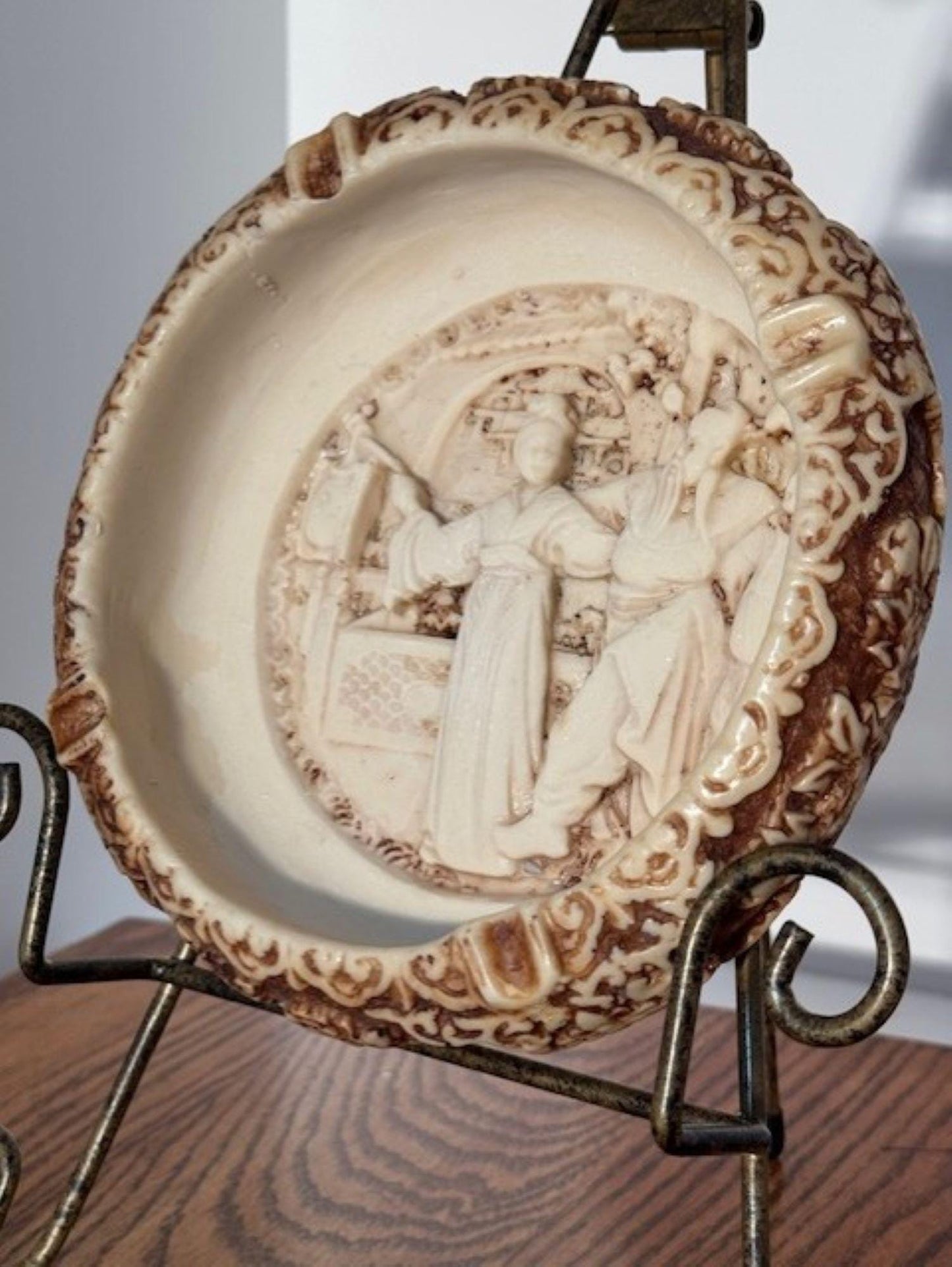 Ashtray- Vintage Oriental Resin Ashtray featuring Mandarin Figurines