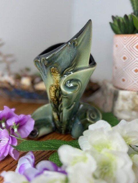 Hull Pottery Flower Vase- Parchment and Pine High Gloss Glaze Vase