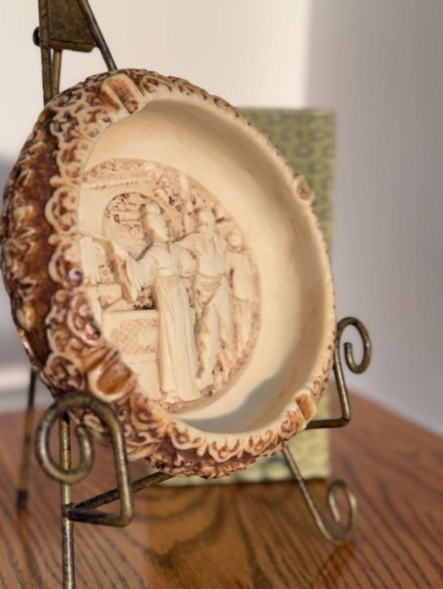 Ashtray- Vintage Oriental Resin Ashtray featuring Mandarin Figurines