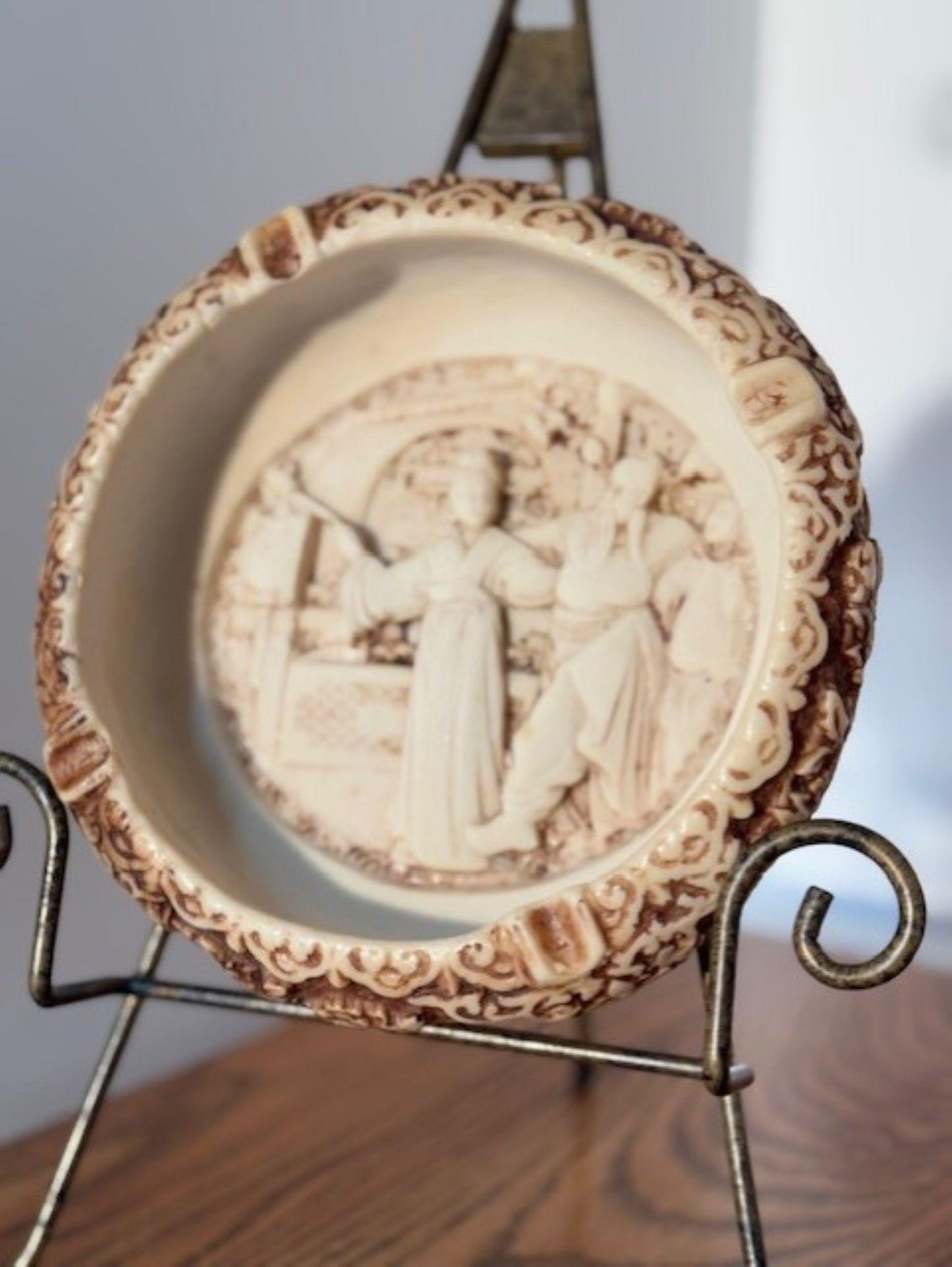 Ashtray- Vintage Oriental Resin Ashtray featuring Mandarin Figurines