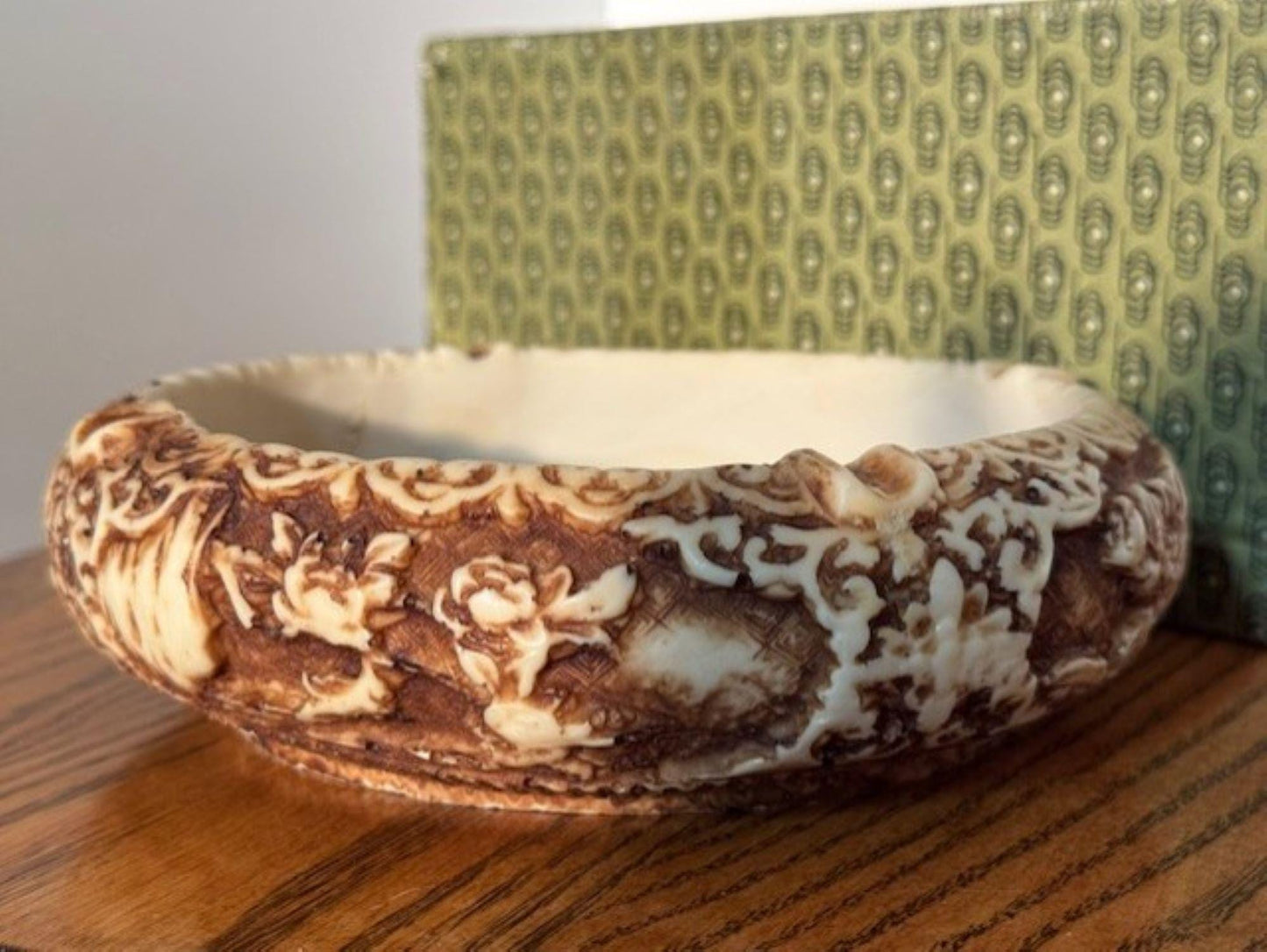 Ashtray- Vintage Oriental Resin Ashtray featuring Mandarin Figurines